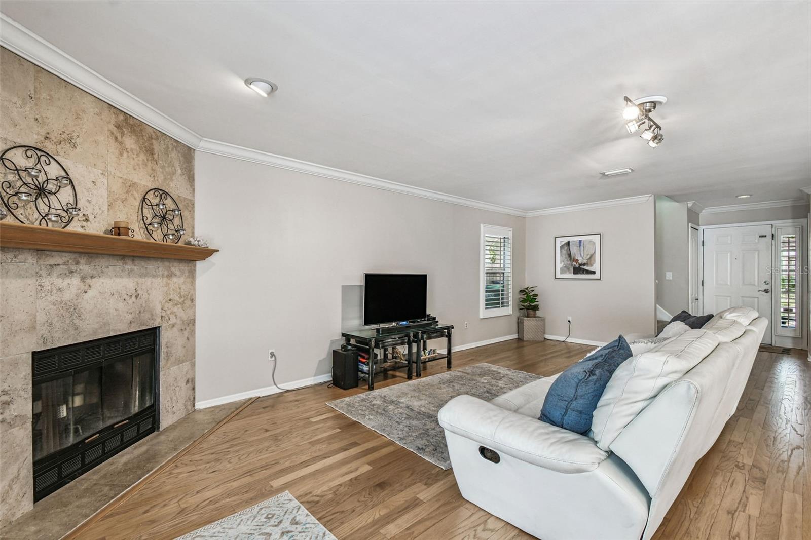 Image 7 of 38 For 3710 Tacon Street