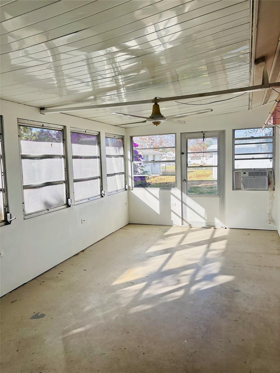 Image 15 of 17 For 10517 Hibiscus Drive