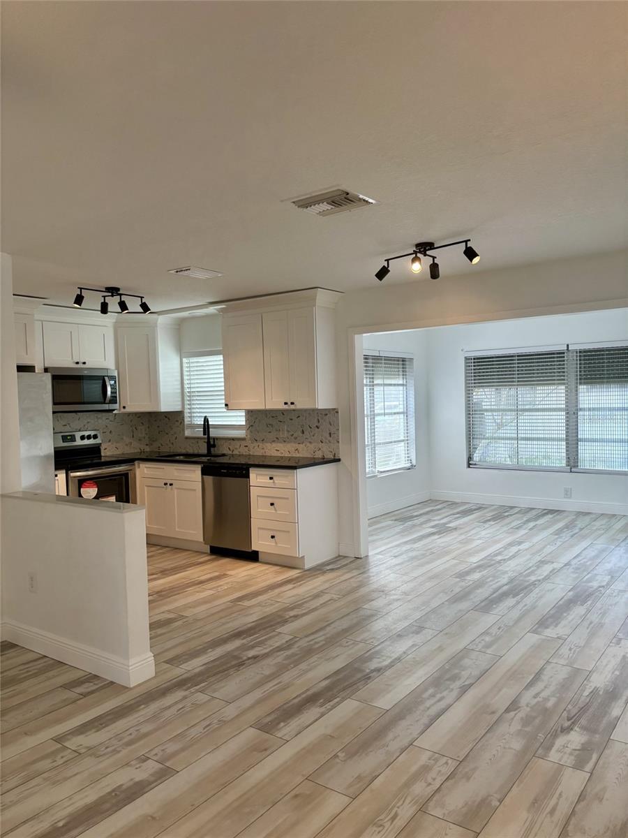 Image 2 of 17 For 10517 Hibiscus Drive