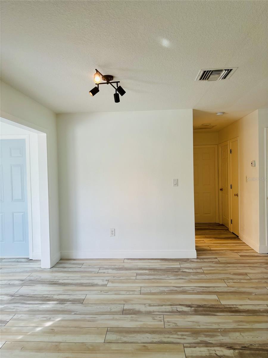 Image 7 of 17 For 10517 Hibiscus Drive