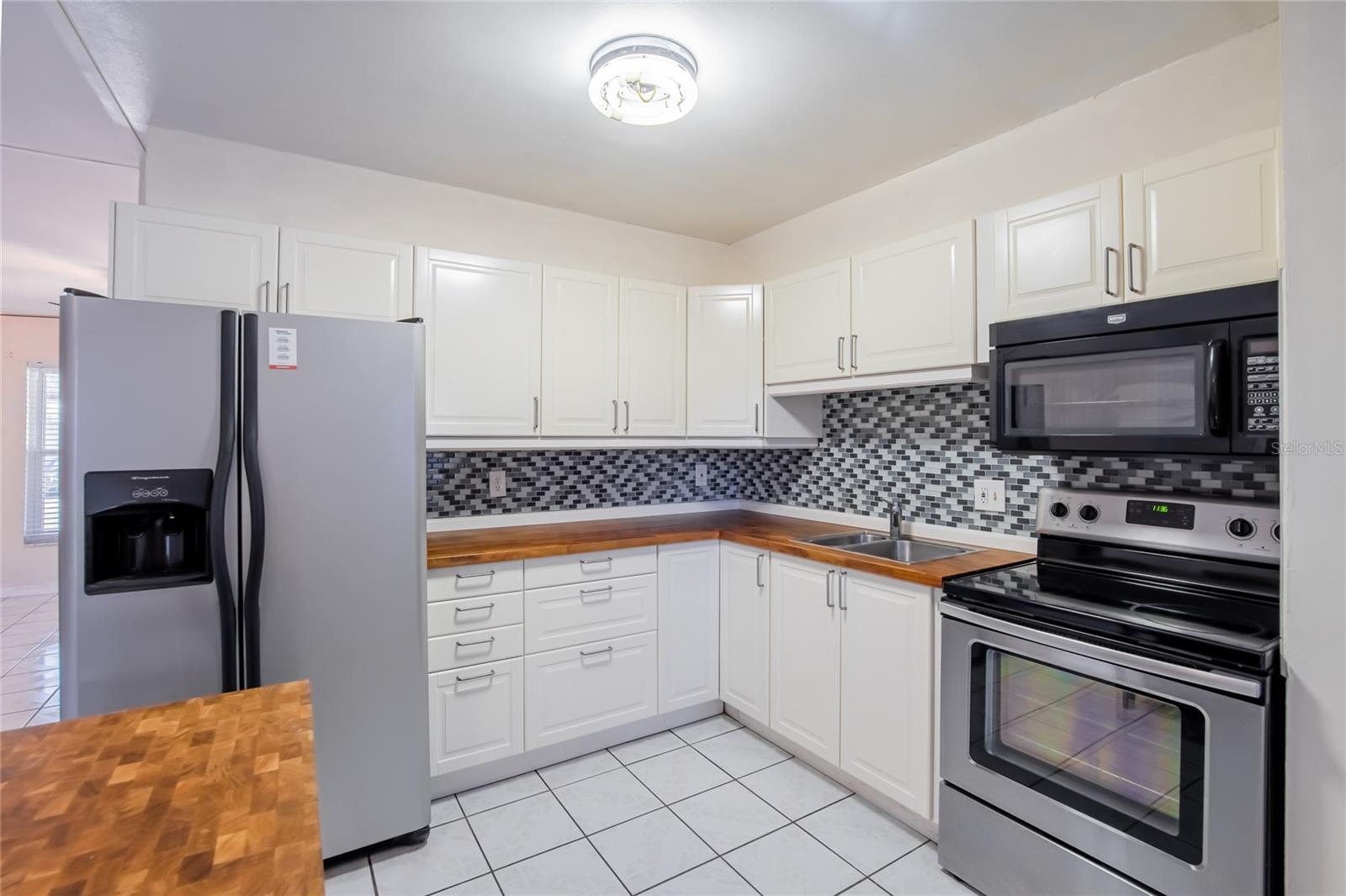 Image 11 of 24 For 806 Papaya Drive