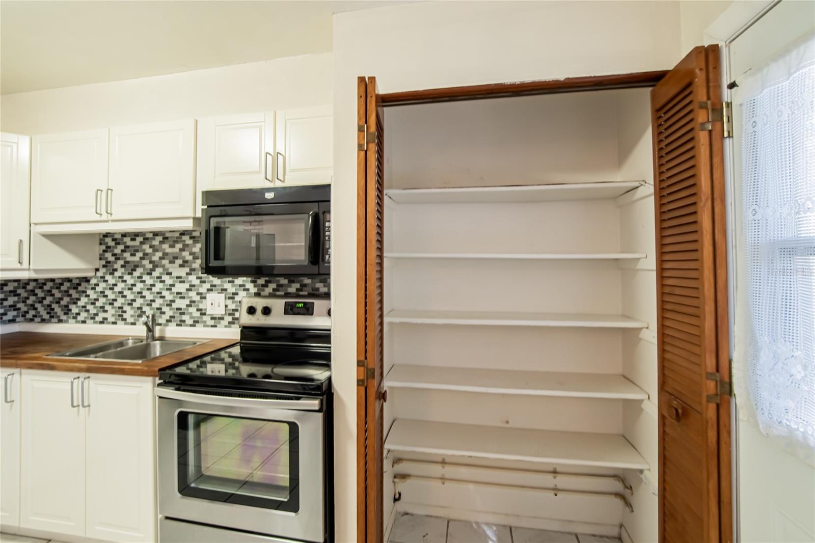 Image 13 of 24 For 806 Papaya Drive