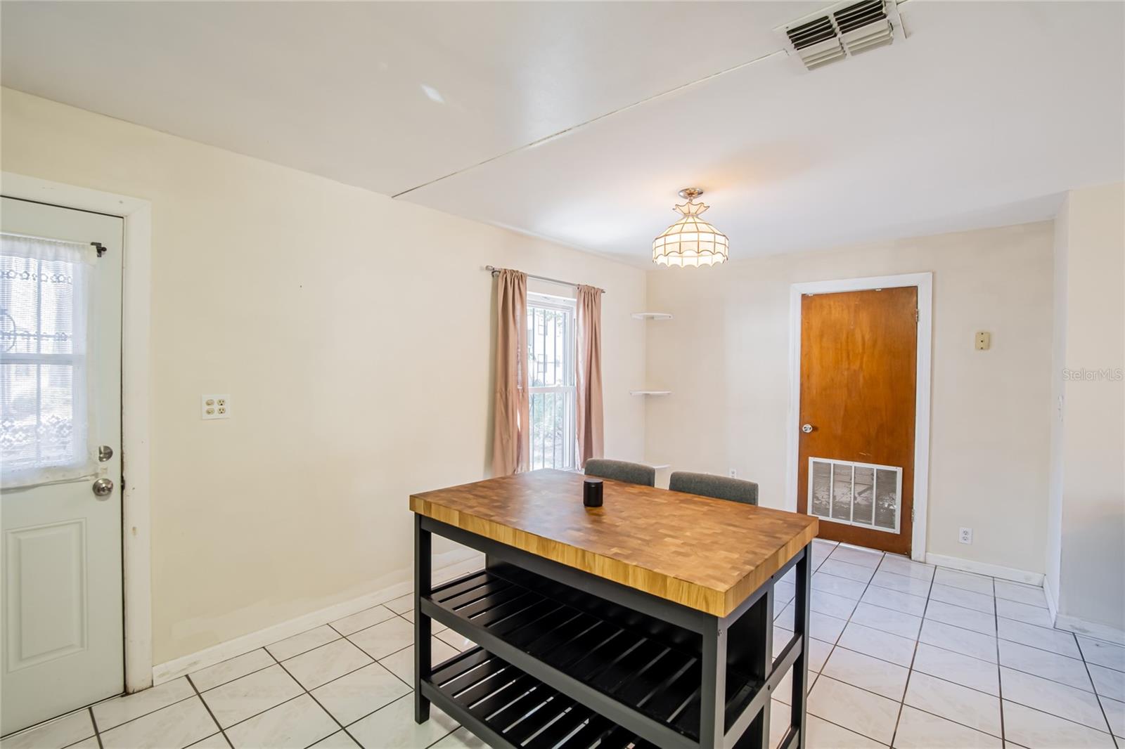 Image 14 of 24 For 806 Papaya Drive