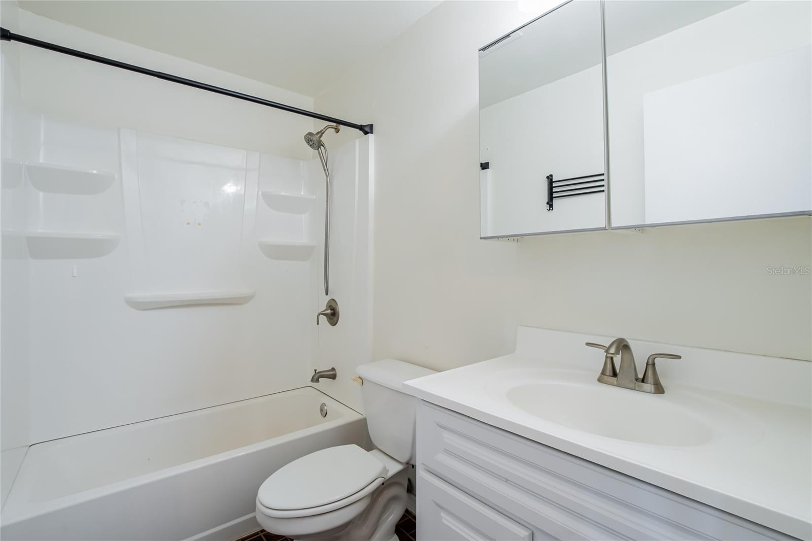 Image 15 of 24 For 806 Papaya Drive