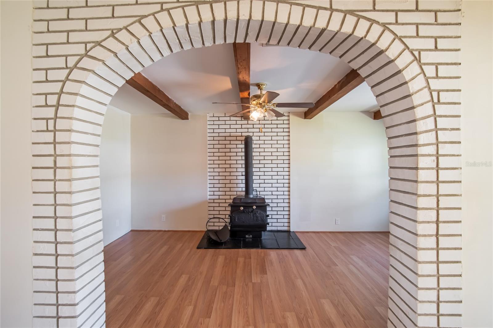 Image 7 of 24 For 806 Papaya Drive