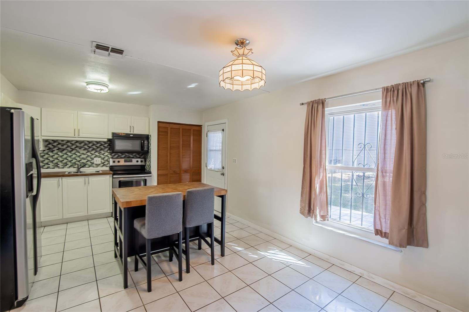 Image 9 of 24 For 806 Papaya Drive