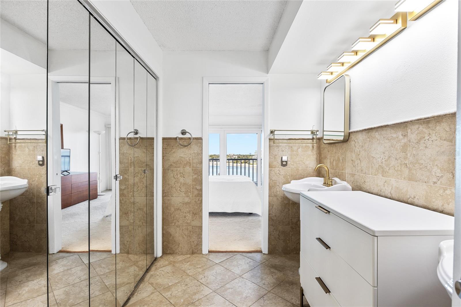 Image 16 of 44 For 2 Adalia Avenue 807