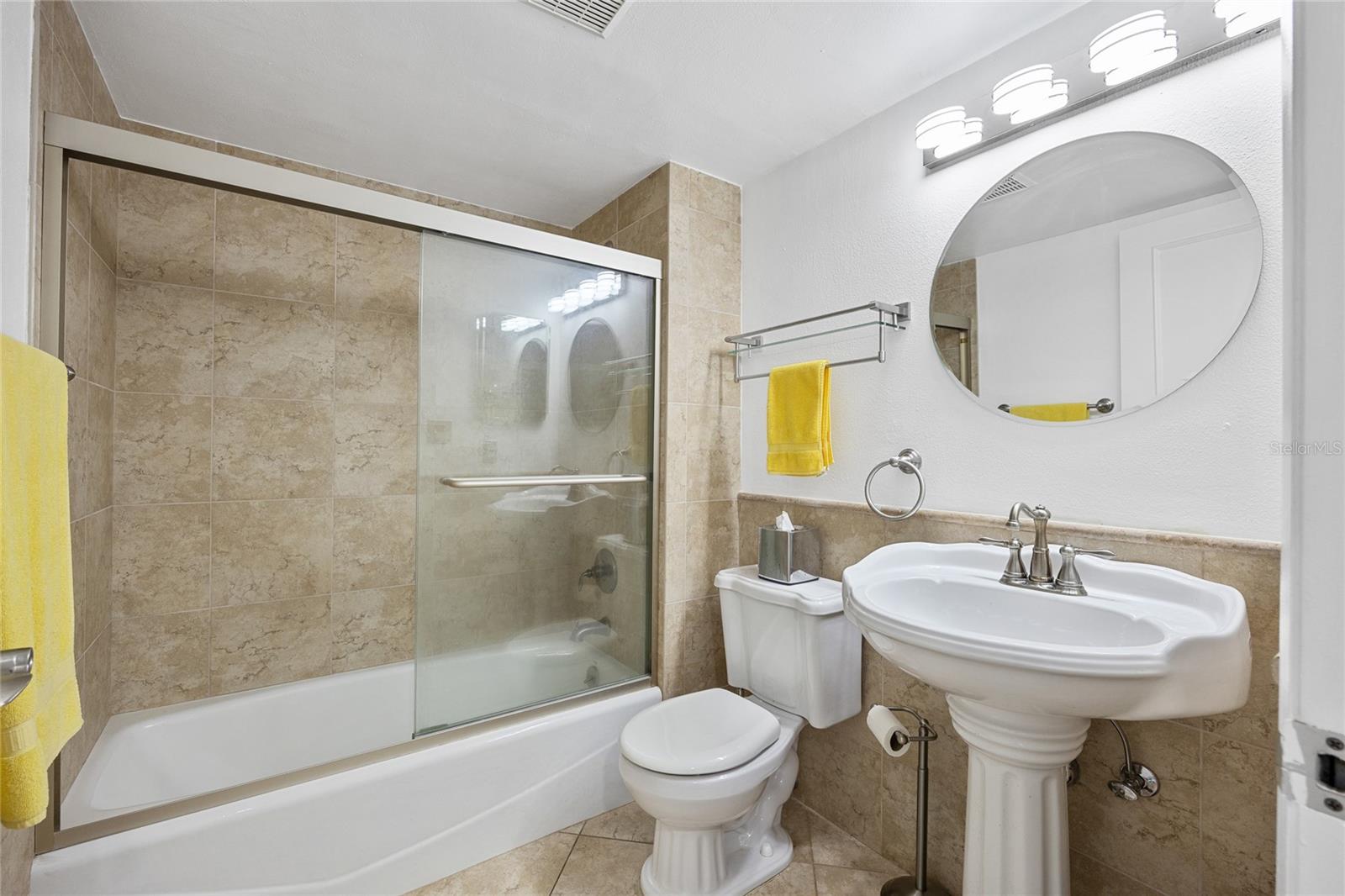 Image 32 of 44 For 2 Adalia Avenue 807