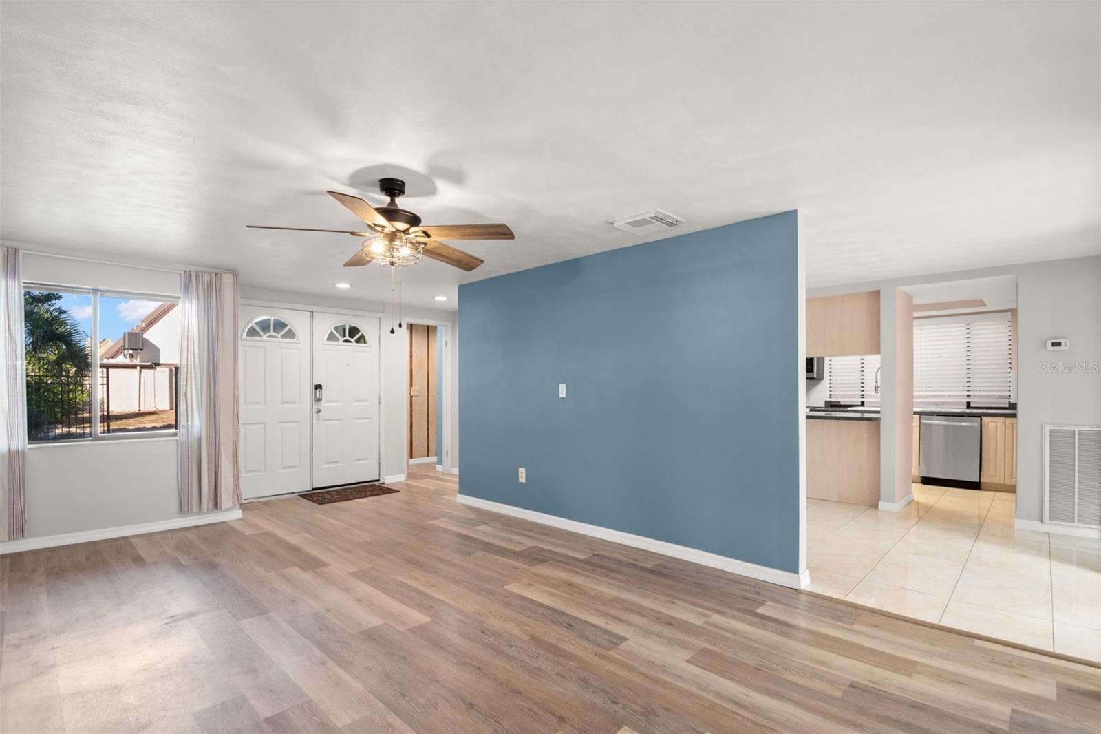 Image 6 of 37 For 7500 Rocky Point Drive