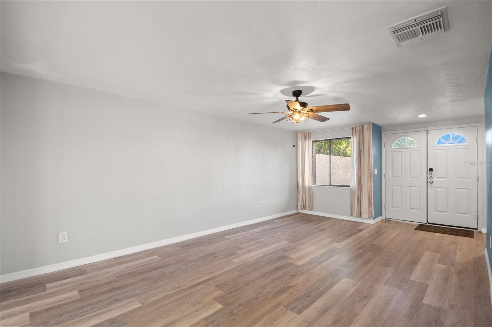 Image 7 of 37 For 7500 Rocky Point Drive