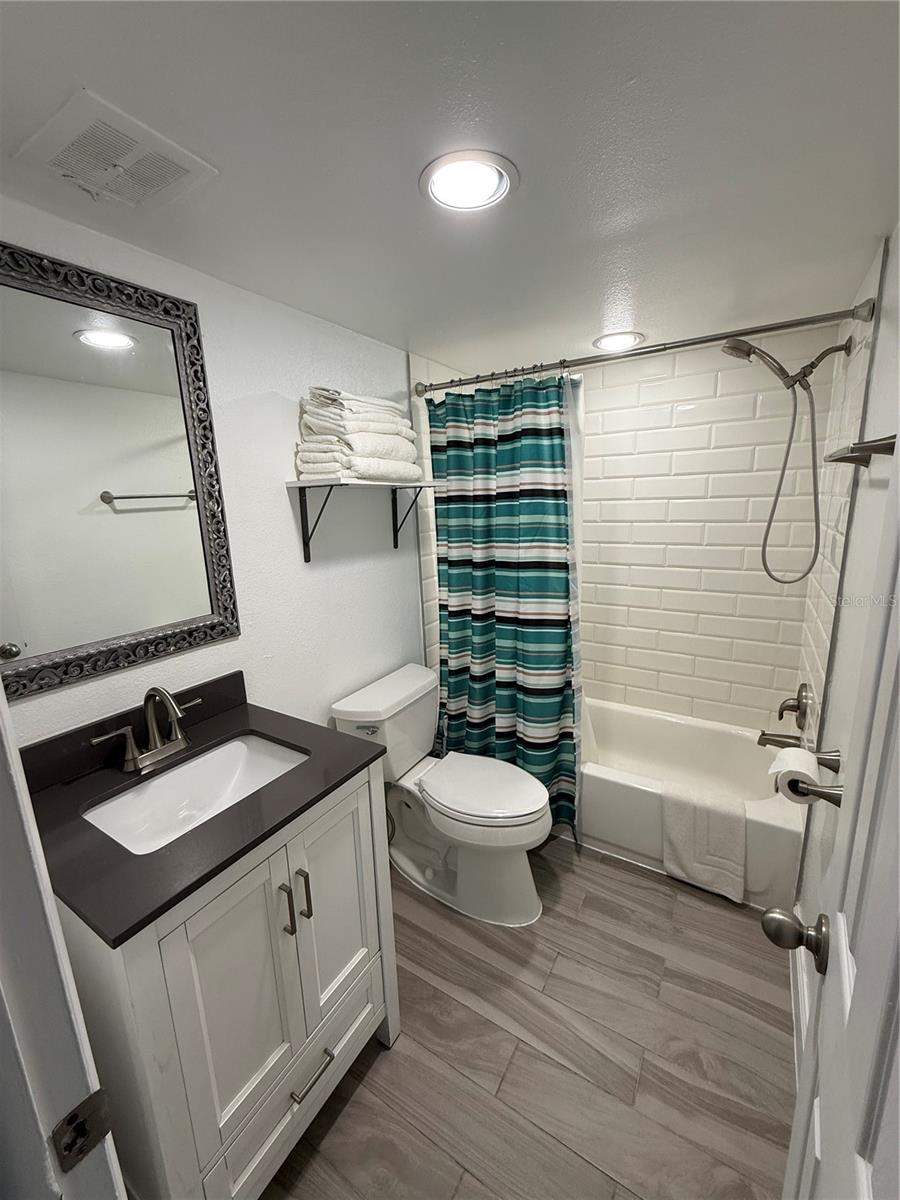 Image 7 of 28 For 4701 Joseph Court 248