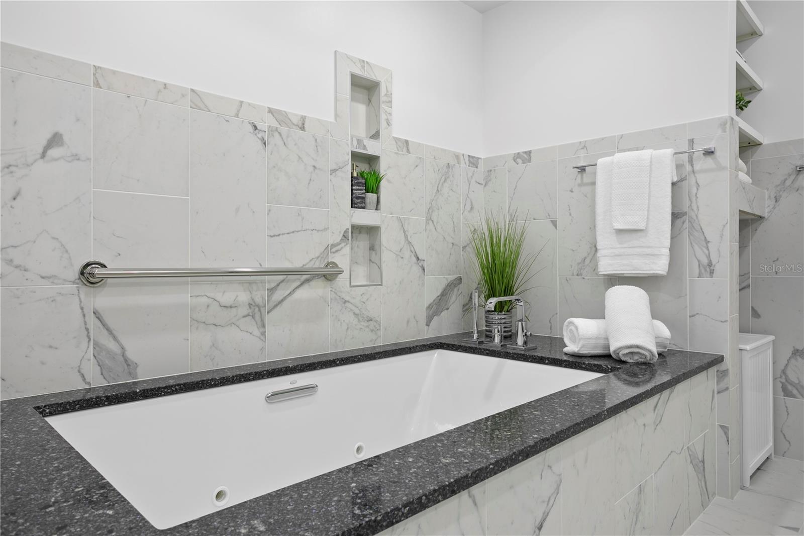 Image 21 of 55 For 199 Dali Boulevard Ph-2