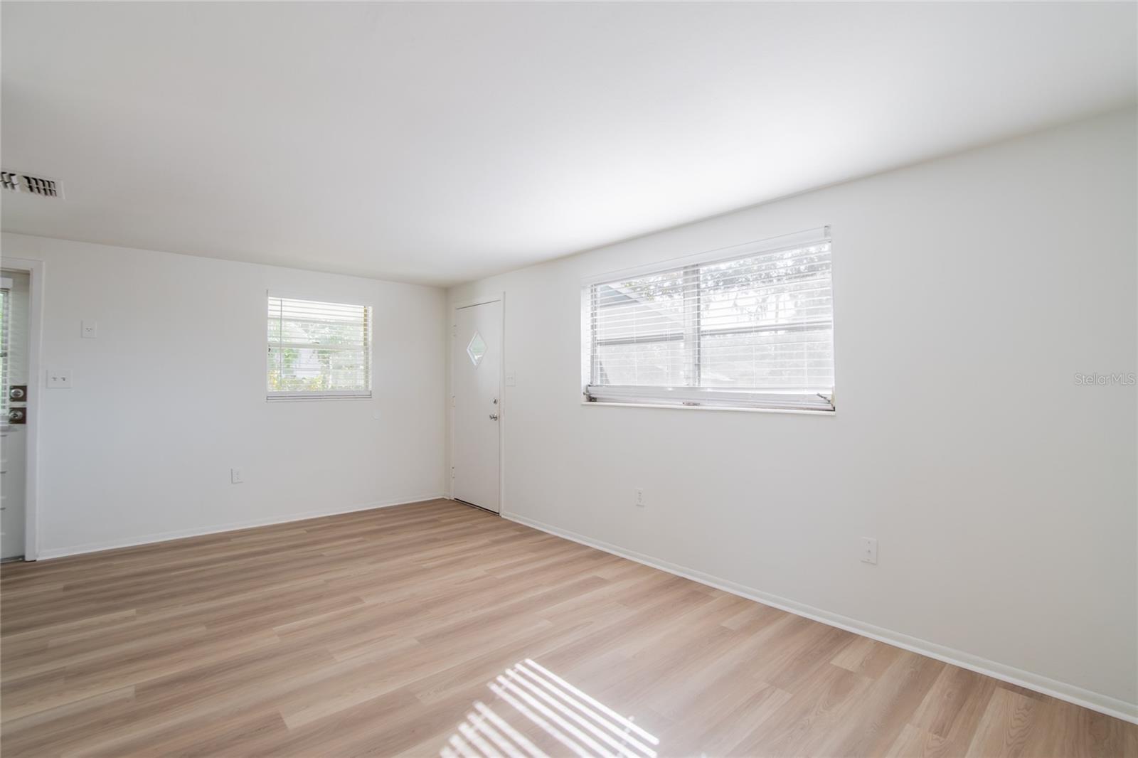 Listing photo id 10 for 11210 Thomas Street