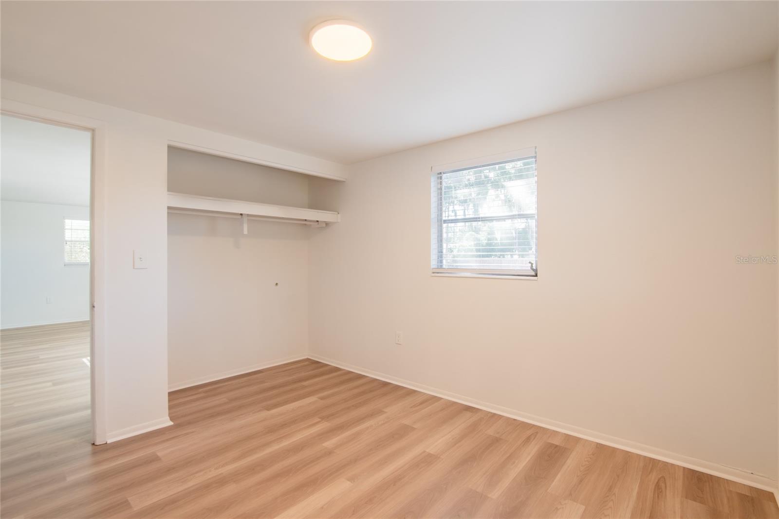 Listing photo id 12 for 11210 Thomas Street