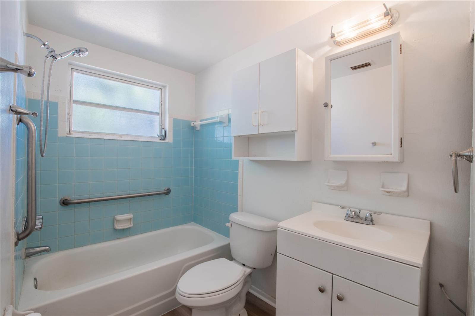 Listing photo id 13 for 11210 Thomas Street