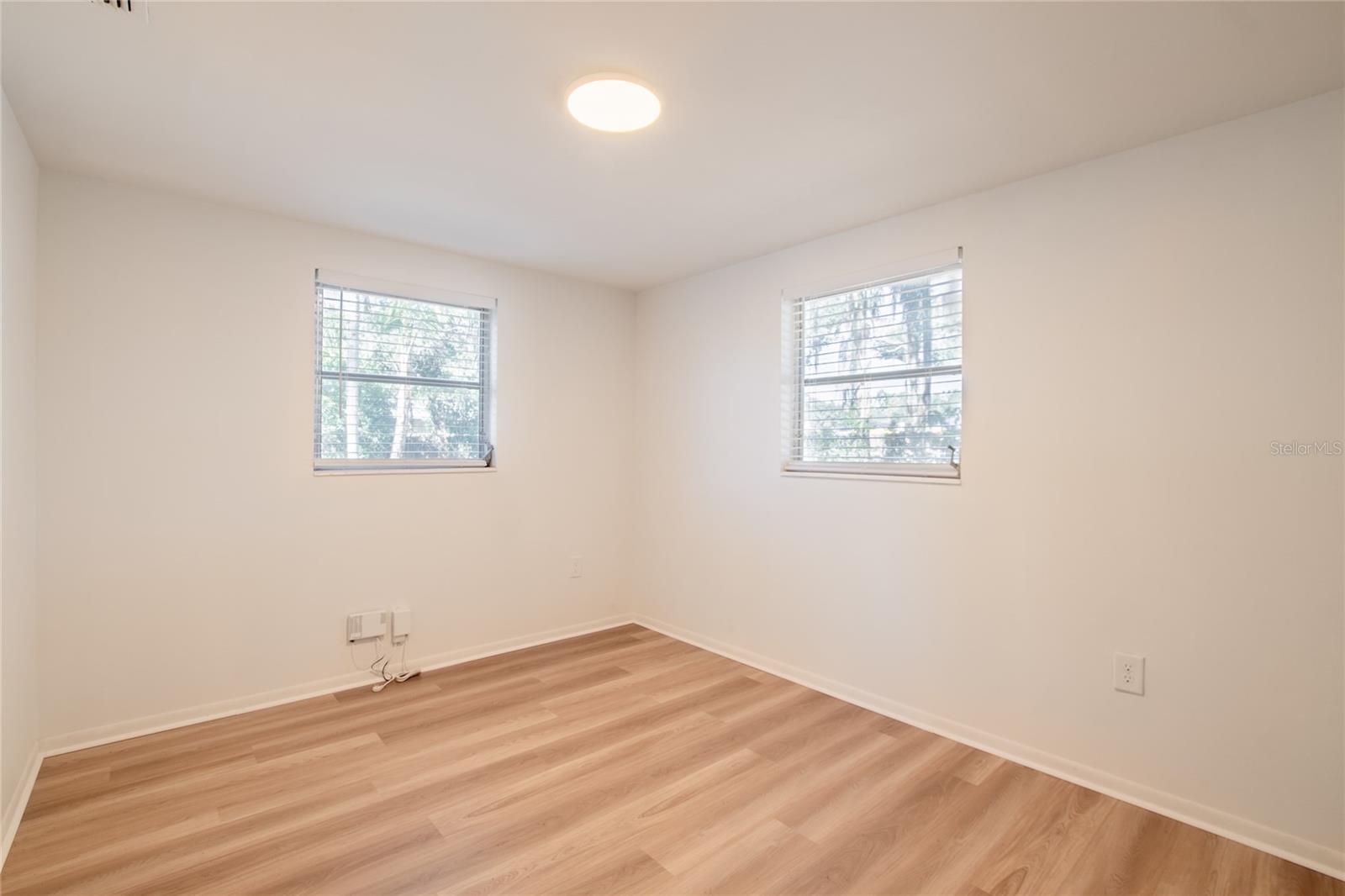 Listing photo id 14 for 11210 Thomas Street