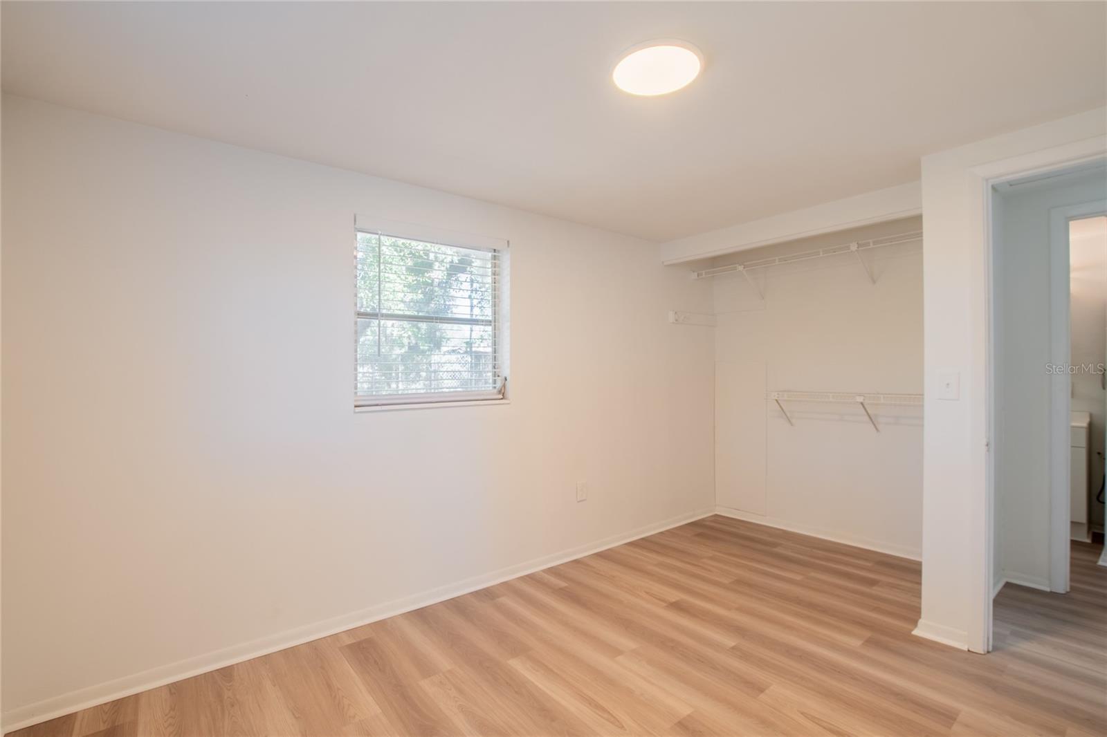 Listing photo id 15 for 11210 Thomas Street