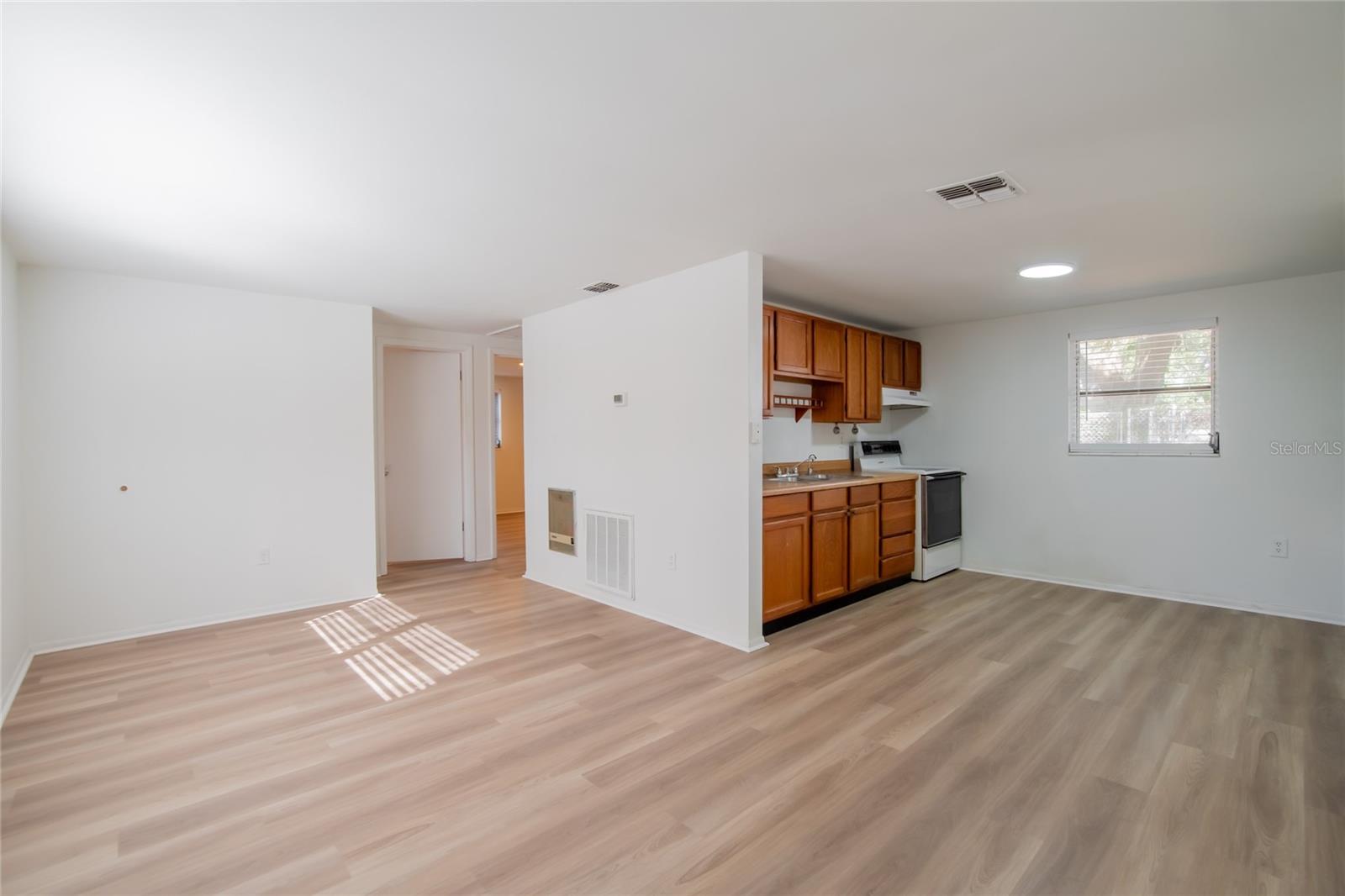 Listing photo id 4 for 11210 Thomas Street