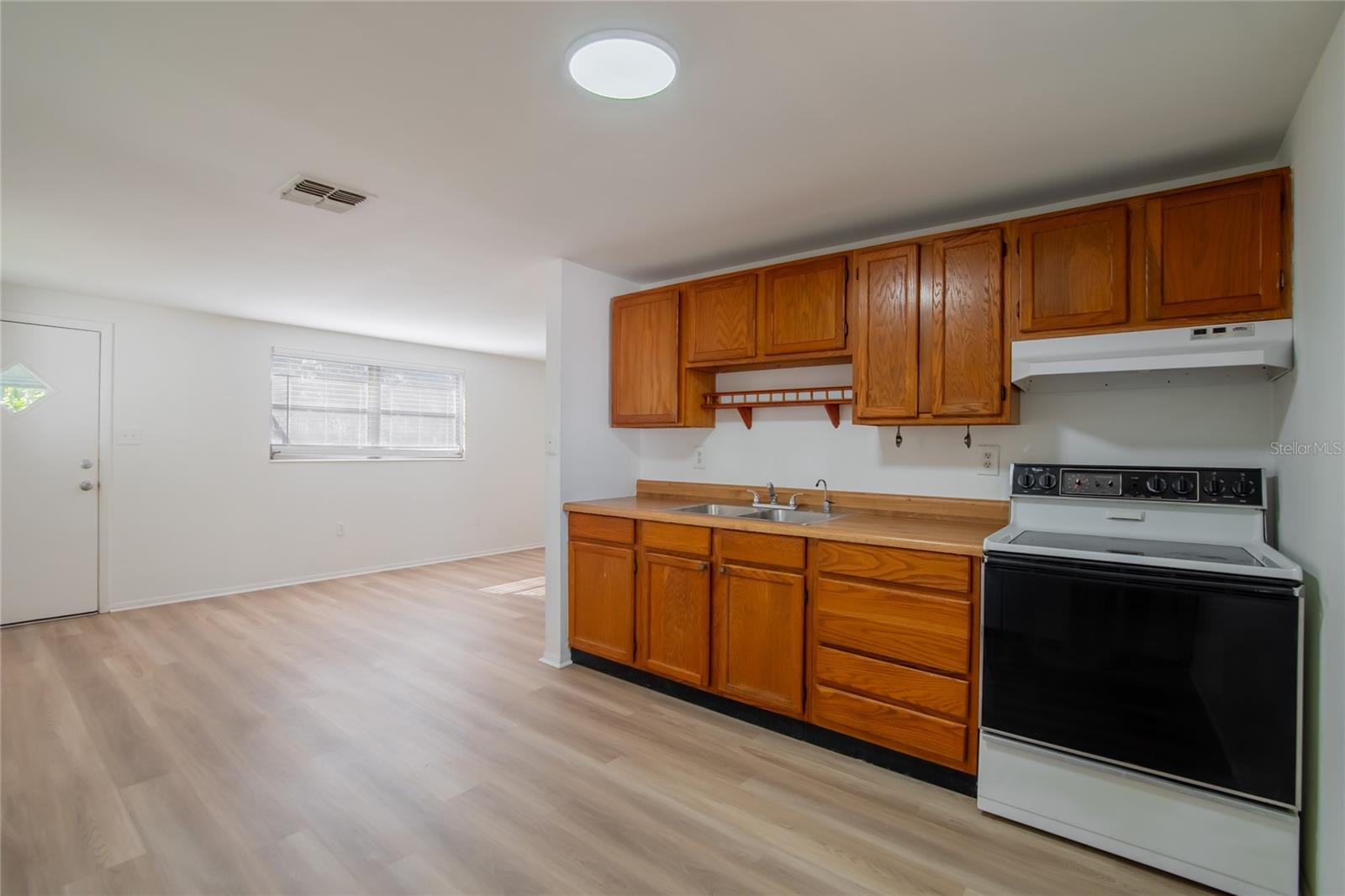 Listing photo id 5 for 11210 Thomas Street