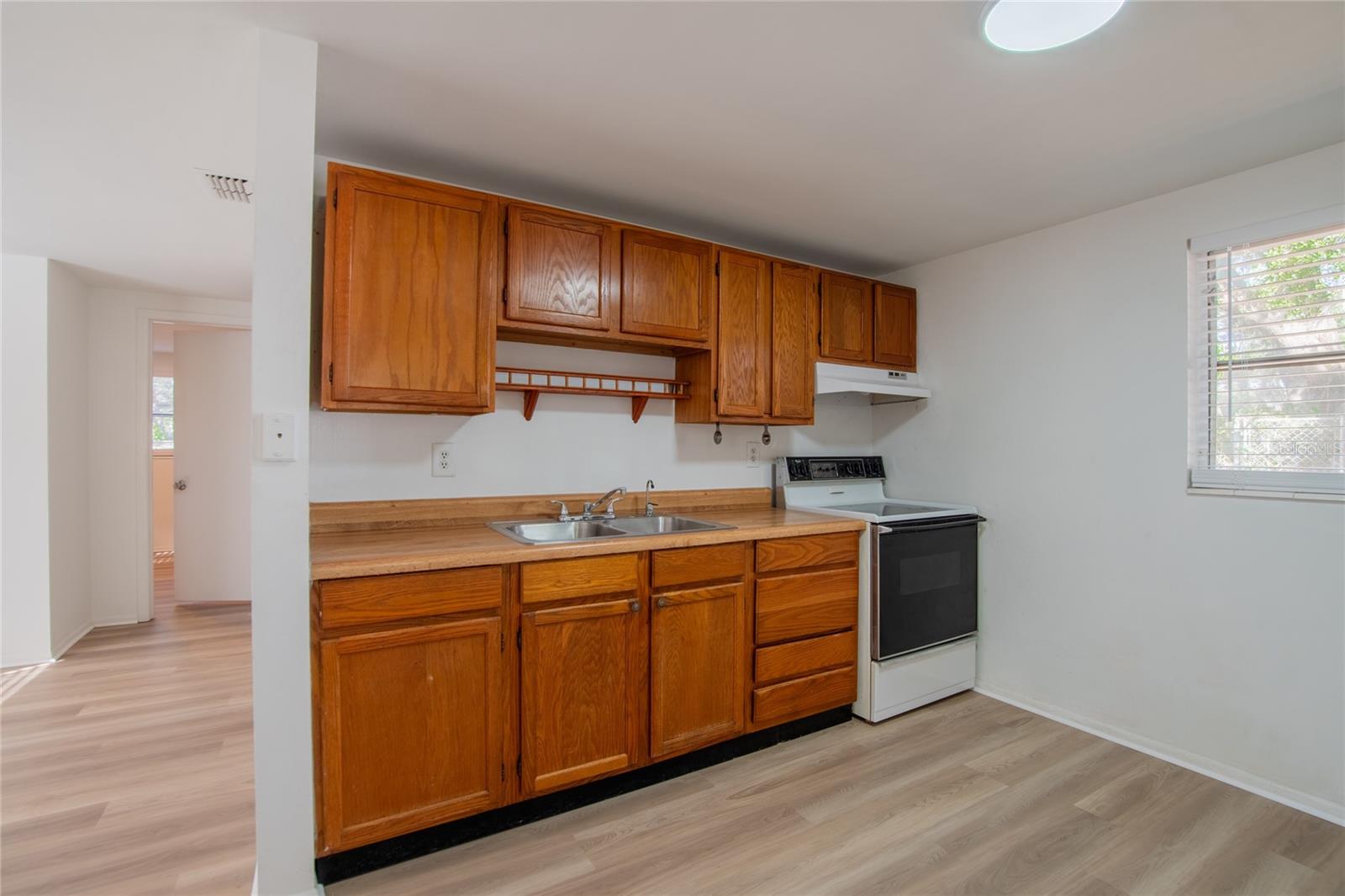 Listing photo id 7 for 11210 Thomas Street