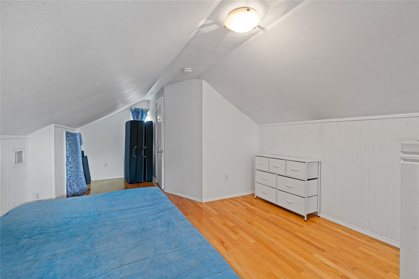 Image 12 of 17 For 727 23rd Avenue N