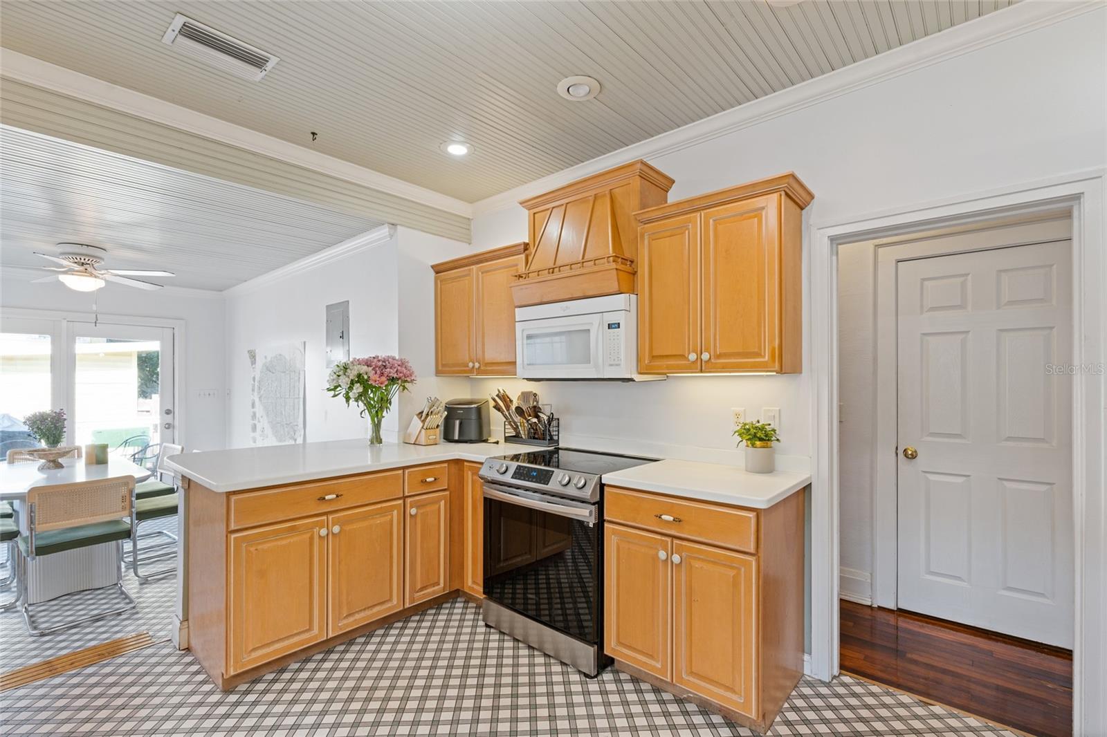 Image 5 of 17 For 727 23rd Avenue N