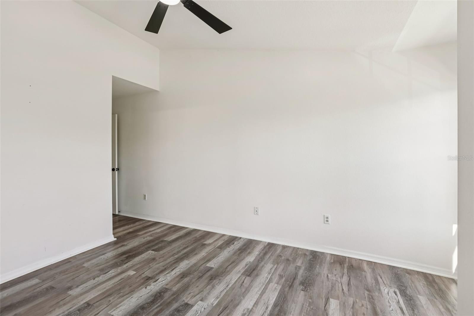 Image 17 of 28 For 729 Kensington Lake Circle