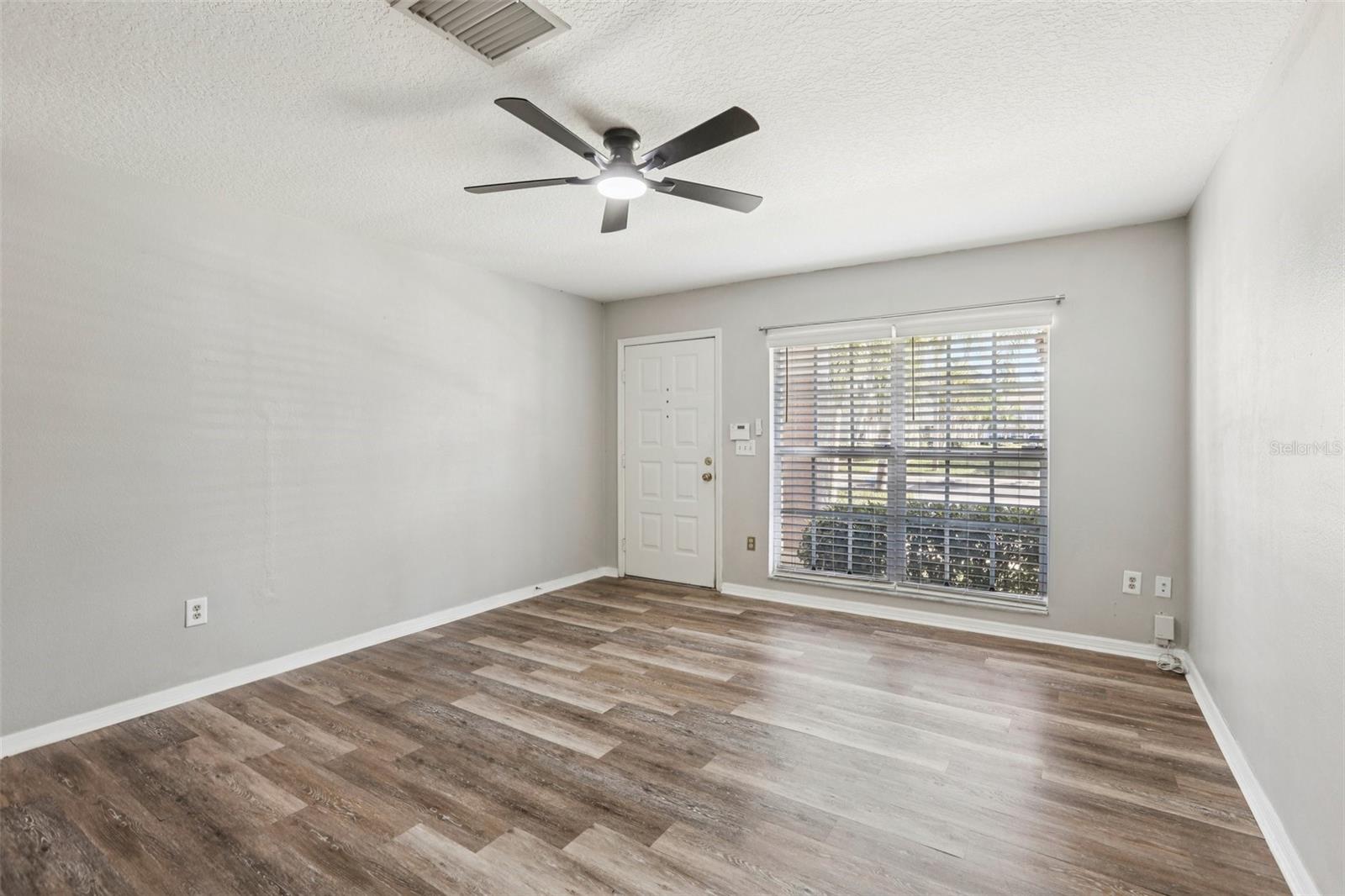 Image 6 of 28 For 729 Kensington Lake Circle