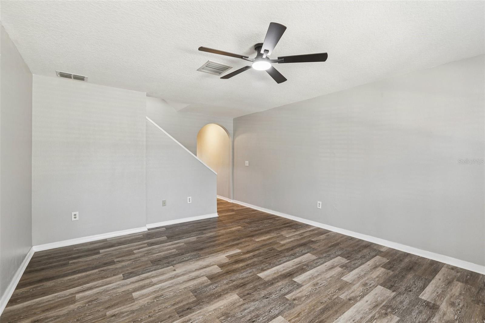 Image 7 of 28 For 729 Kensington Lake Circle