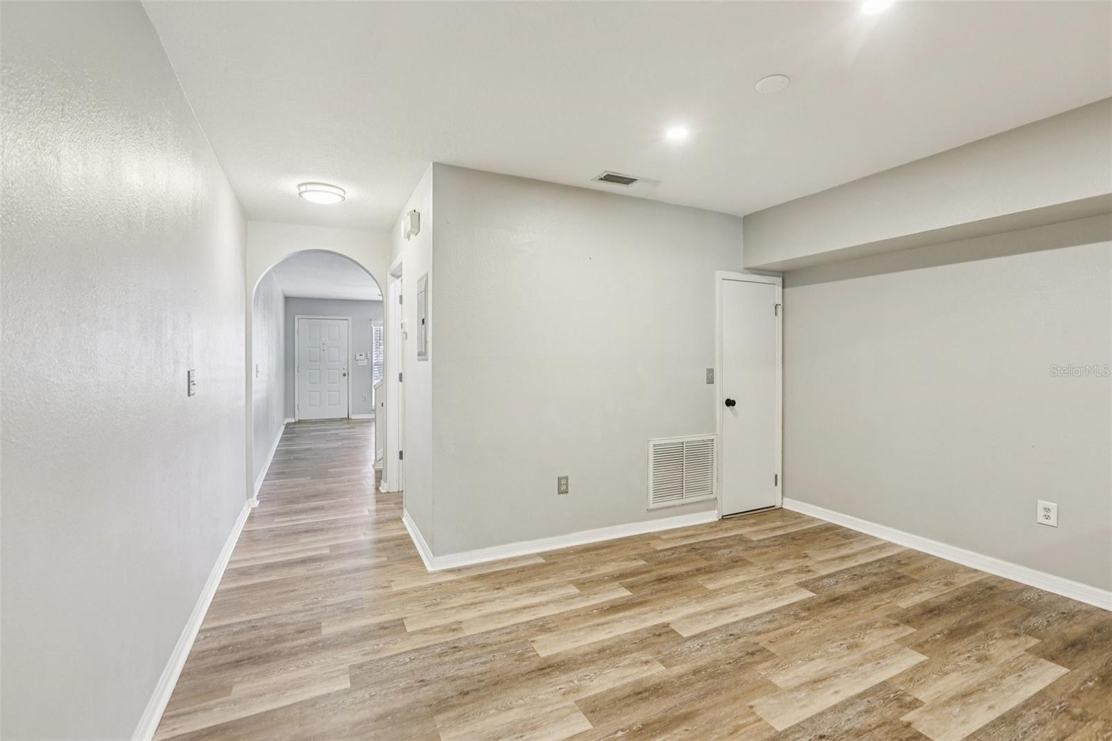 Image 9 of 28 For 729 Kensington Lake Circle