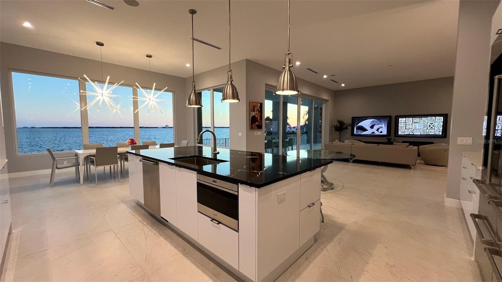 Listing photo id 26 for 90 Martinique Avenue