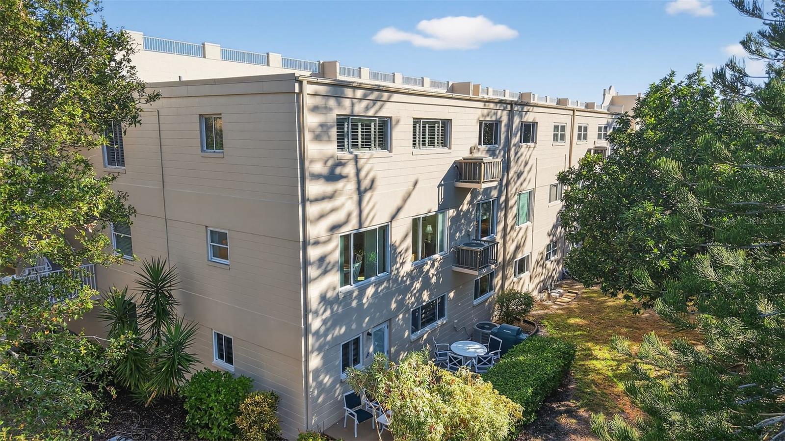 Image 38 of 59 For 2170 Americus Boulevard N 70