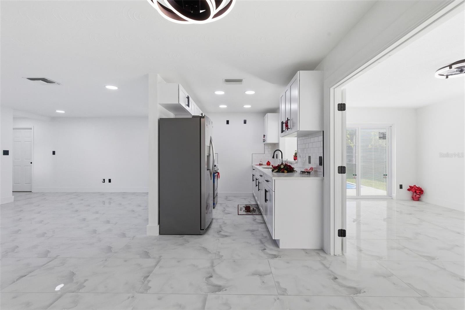 Image 10 of 60 For 5644 Auld Lane