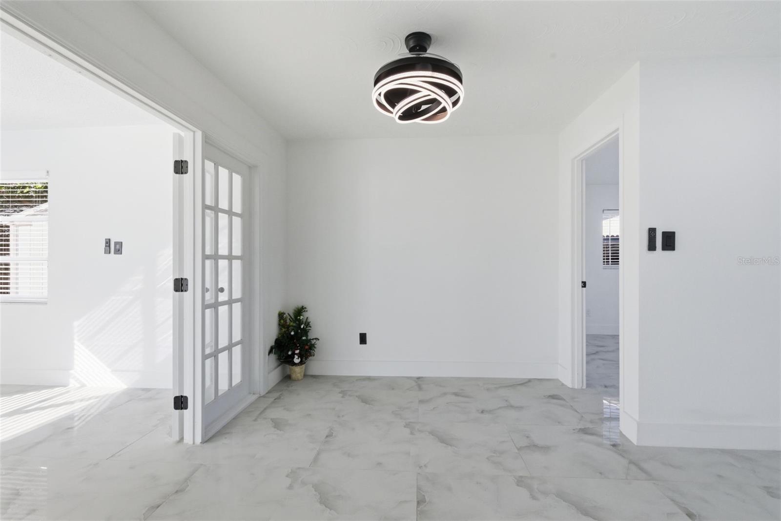 Image 14 of 60 For 5644 Auld Lane