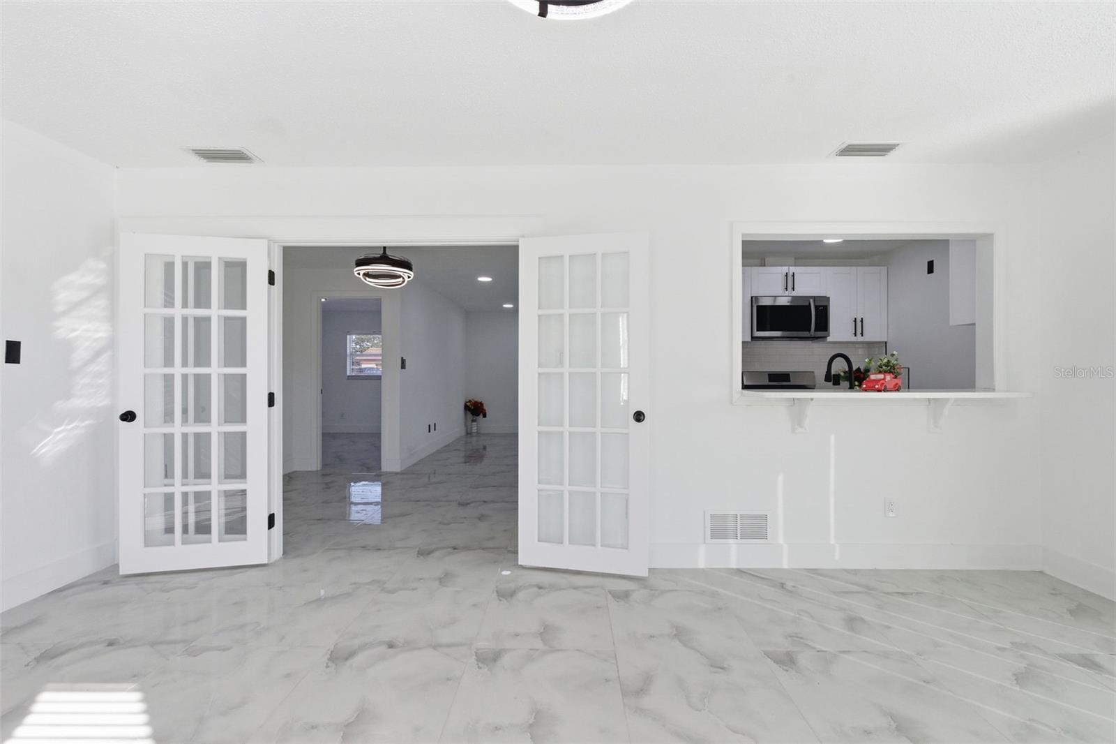 Image 16 of 60 For 5644 Auld Lane