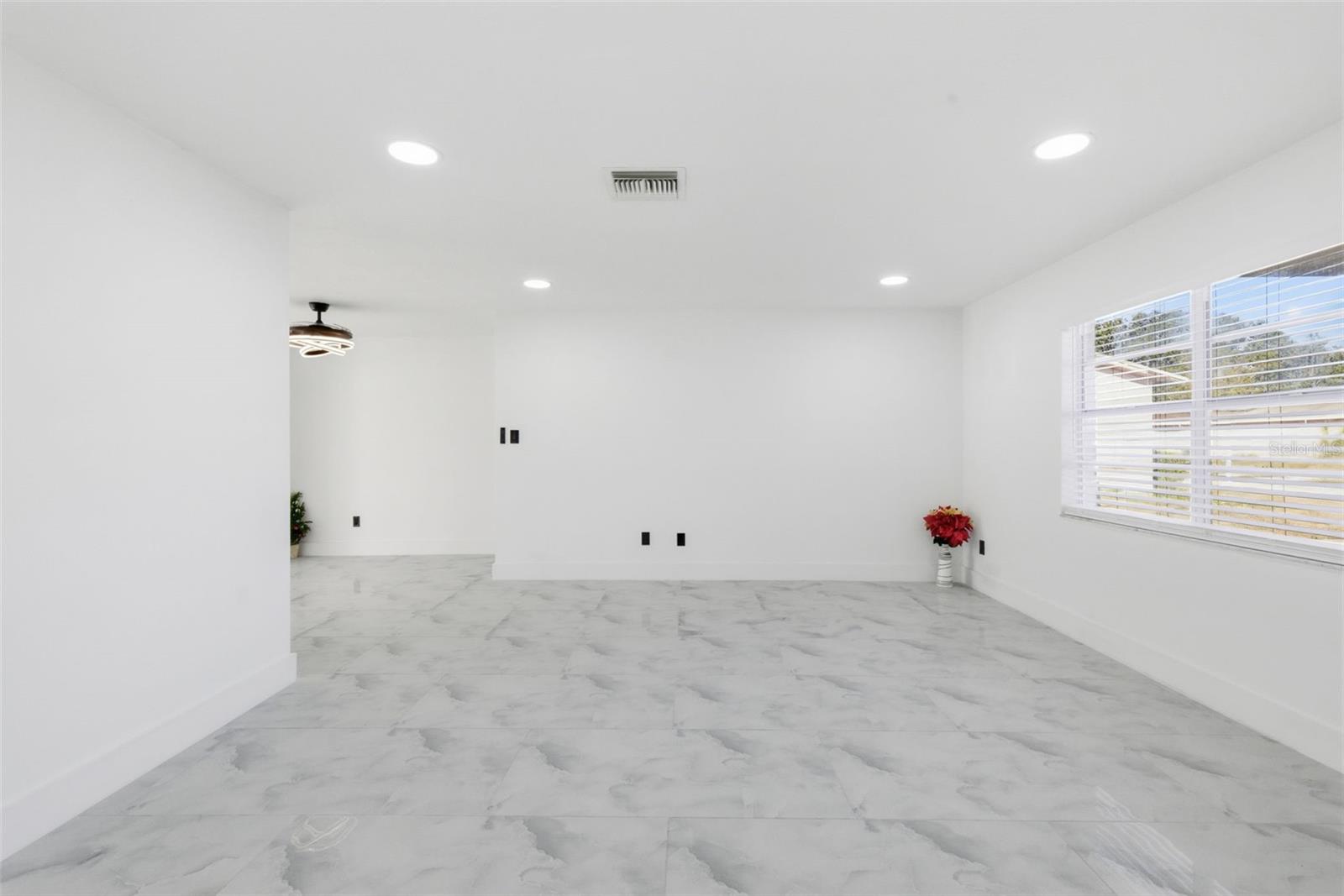 Image 18 of 60 For 5644 Auld Lane