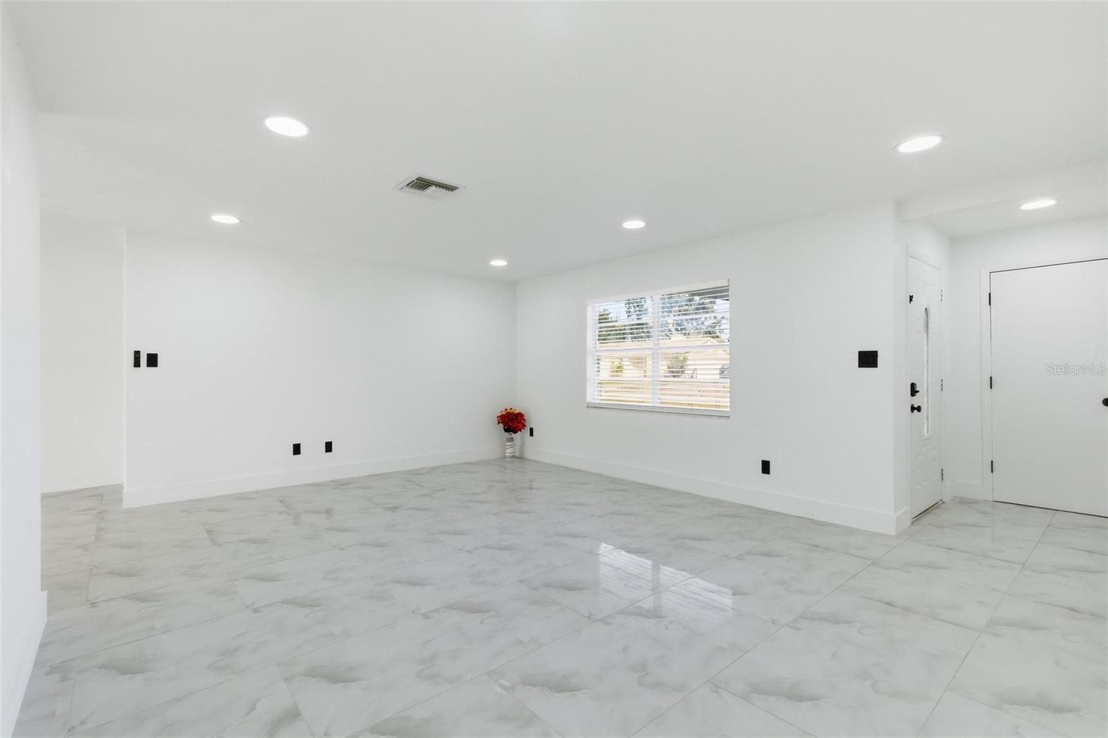 Image 21 of 60 For 5644 Auld Lane