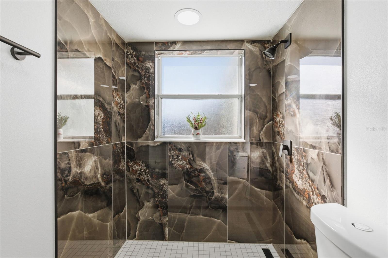 Image 24 of 60 For 5644 Auld Lane