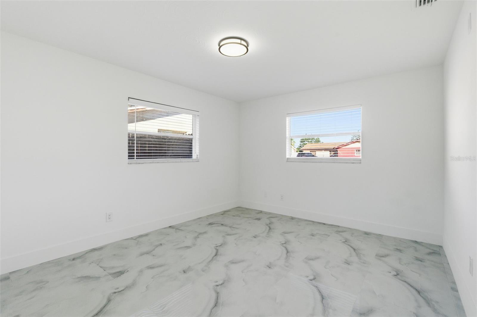 Image 26 of 60 For 5644 Auld Lane