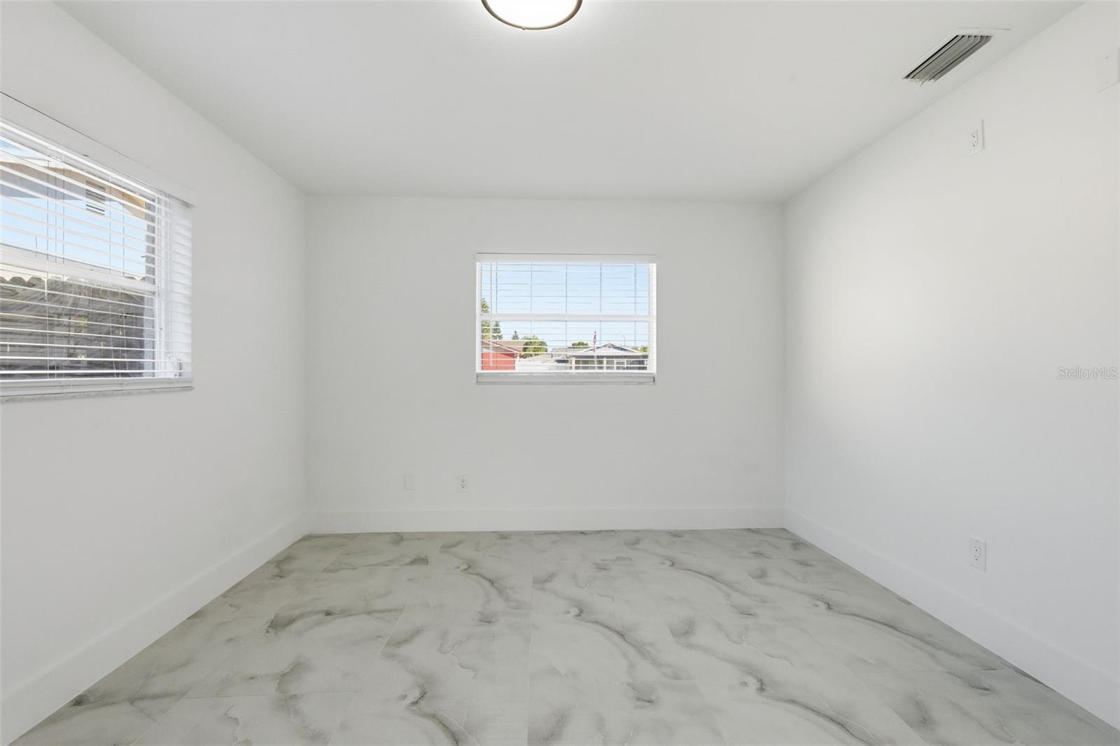 Image 27 of 60 For 5644 Auld Lane