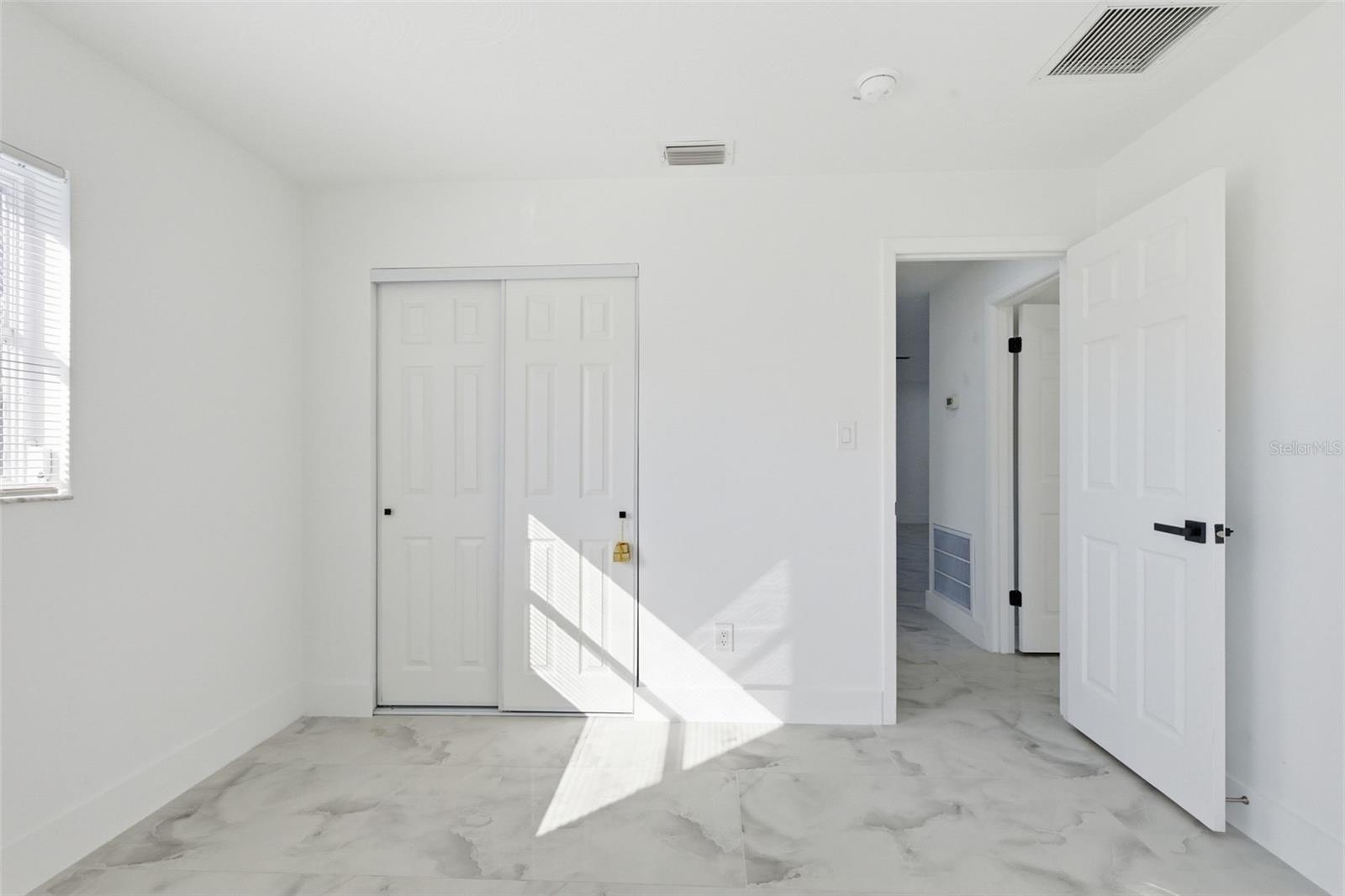 Image 31 of 60 For 5644 Auld Lane