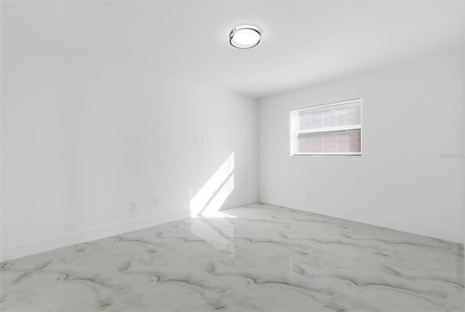 Image 32 of 60 For 5644 Auld Lane