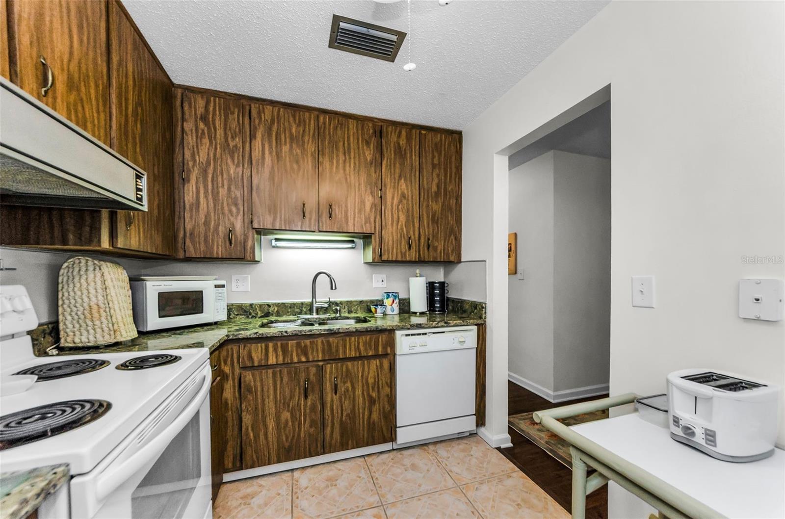 Image 14 of 38 For 2700 Bayshore Boulevard 4106