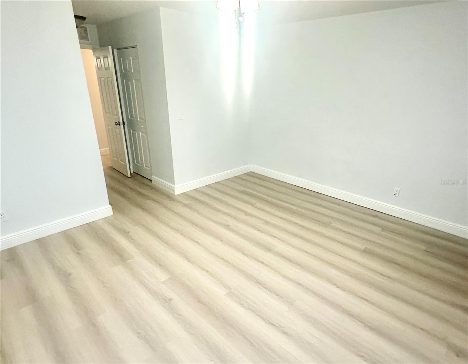 Image 15 of 20 For 6344 Newtown Circle B2