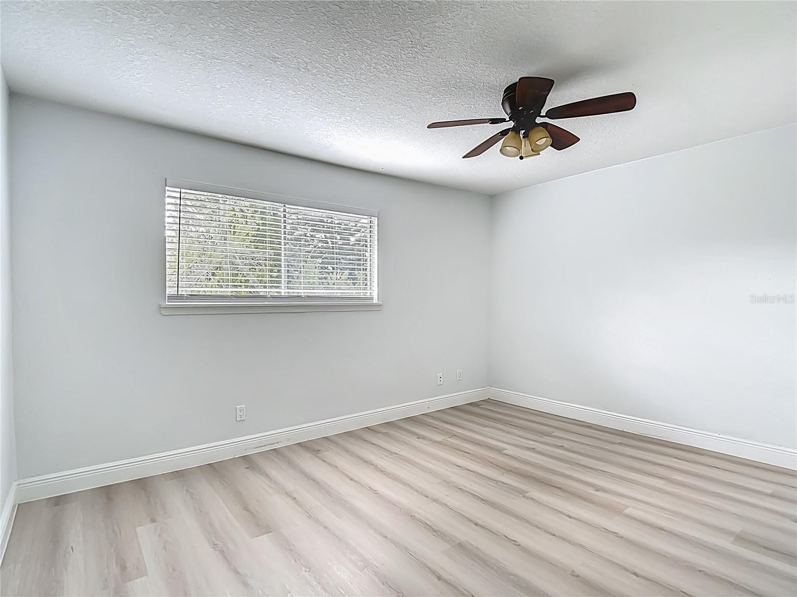 Image 21 of 35 For 6344 Newtown Circle B2