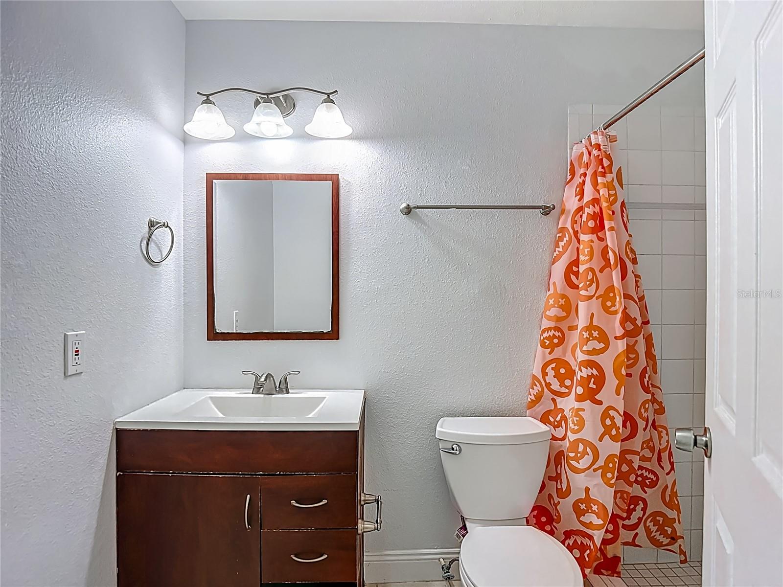 Image 22 of 35 For 6344 Newtown Circle B2