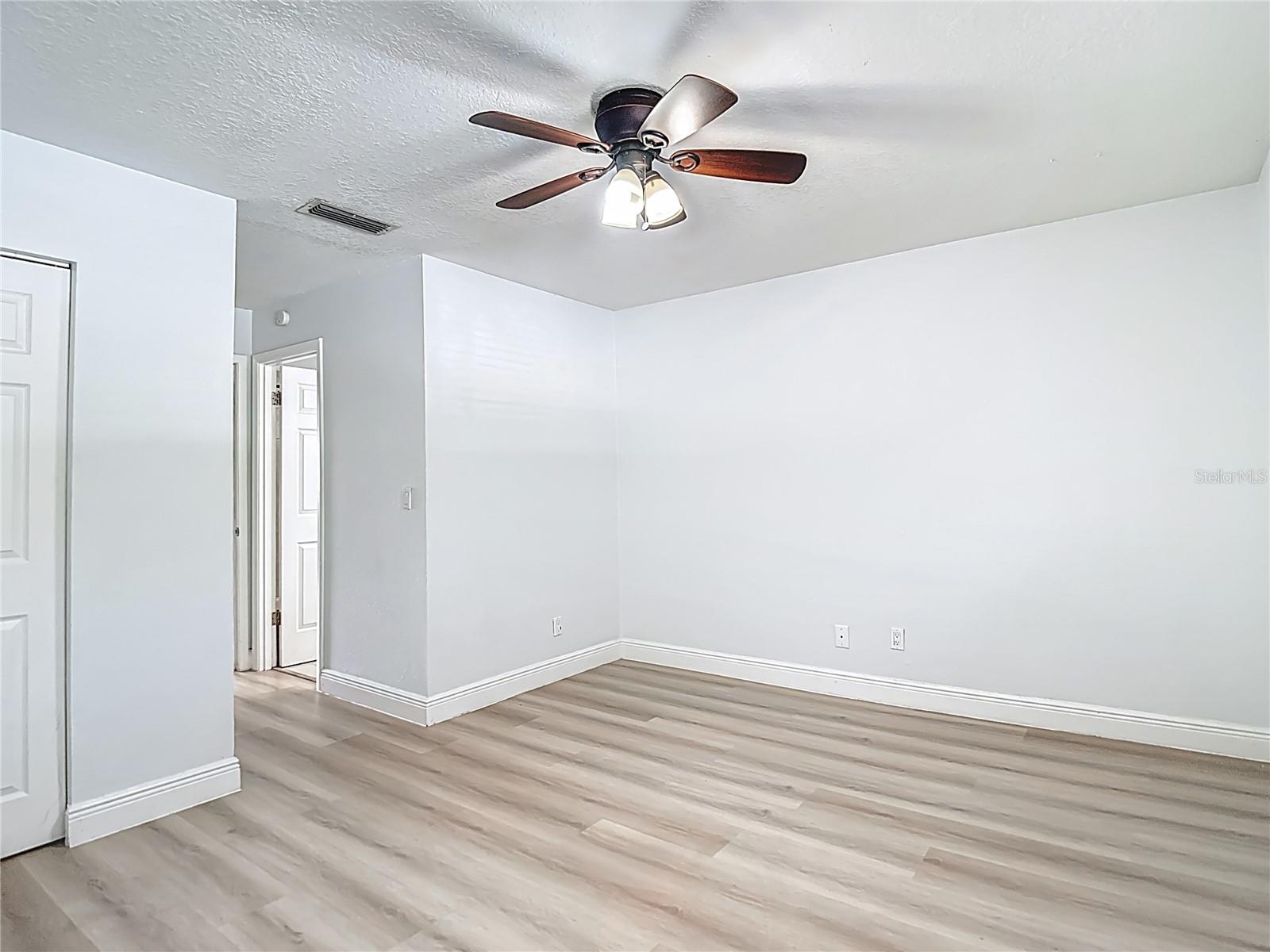 Image 28 of 35 For 6344 Newtown Circle B2