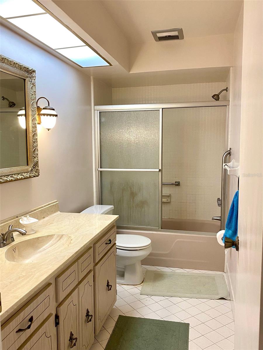 Image 11 of 25 For 1680 Lake Avenue 3