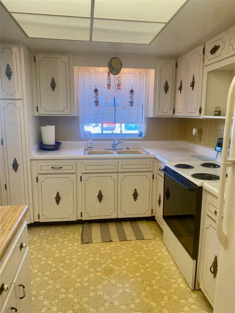 Image 4 of 25 For 1680 Lake Avenue 3