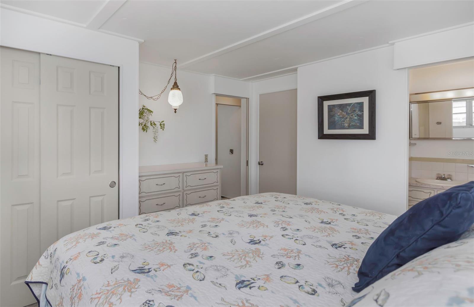 Image 21 of 46 For 18675 Us Highway 19 N 391